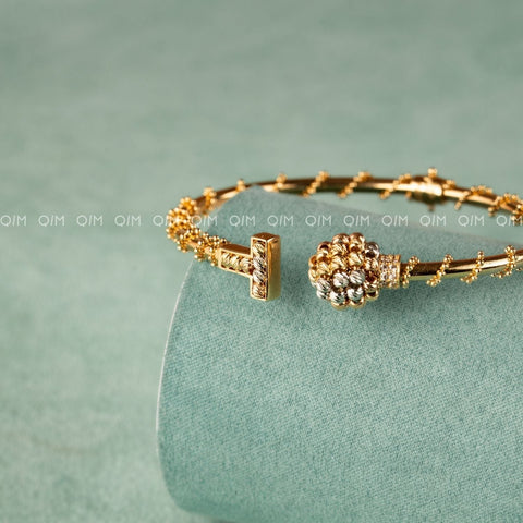 Dotted Daisy Bracelet