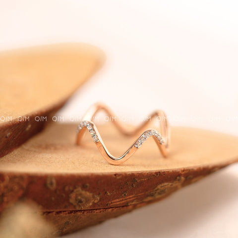 Zig Zag (With white semi Precioius Stone) Ring